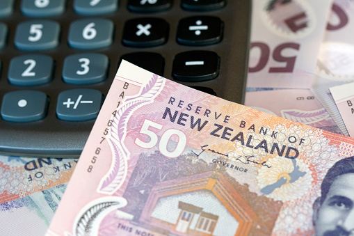 New Zealand Dollar Shrugs as Inflation Expectations Rise